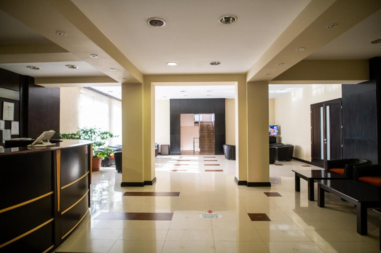 Hotel Vaslui Bagian luar foto