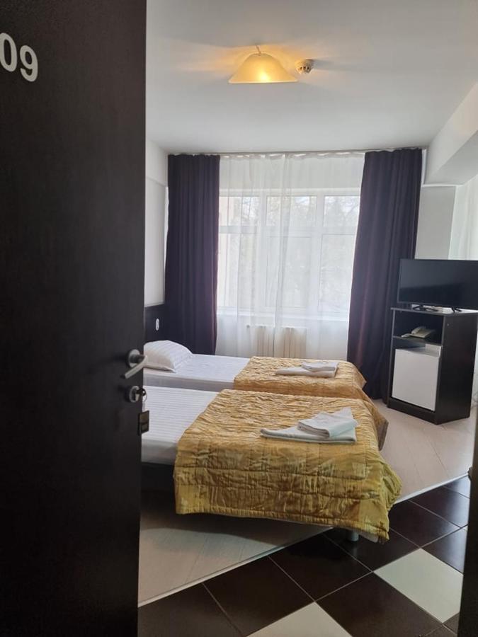 Hotel Vaslui Bagian luar foto